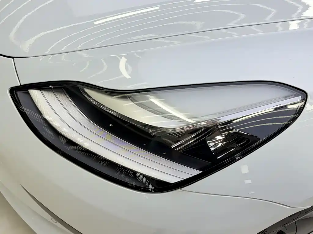 Tesla Model 3 — миниатюра 4