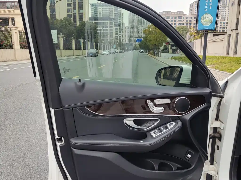 Mercedes-Benz GLC 2018 GLC 260 4MATIC Luxury