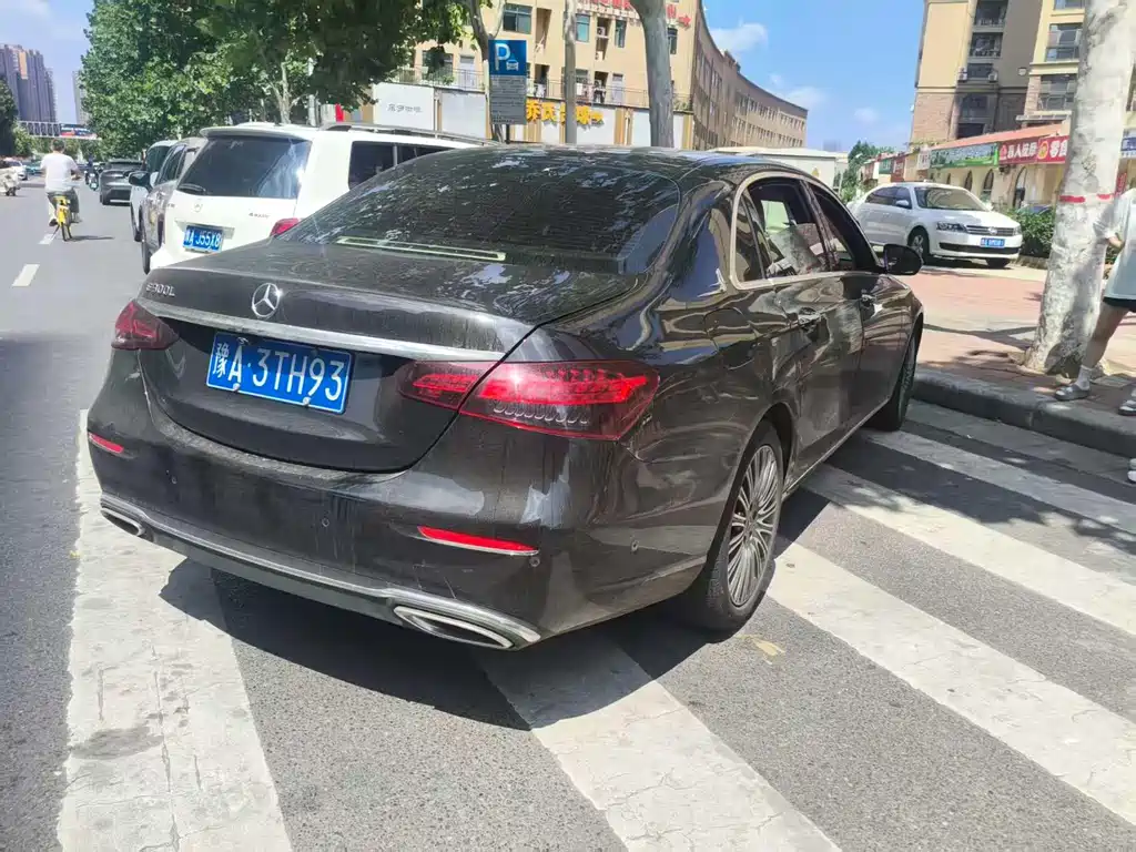 Mercedes-Benz E-Class — миниатюра 6
