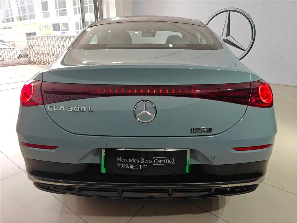 Mercedes-Benz CLA 2025 300L