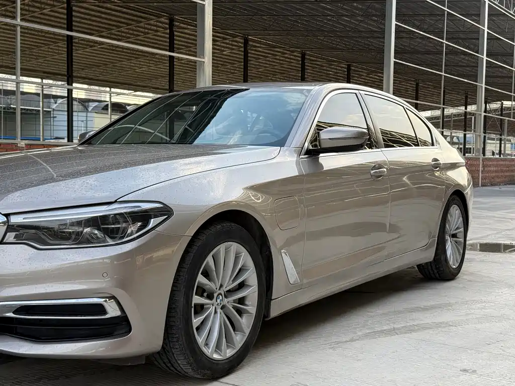 BMW 5 Series New Energy — миниатюра 13