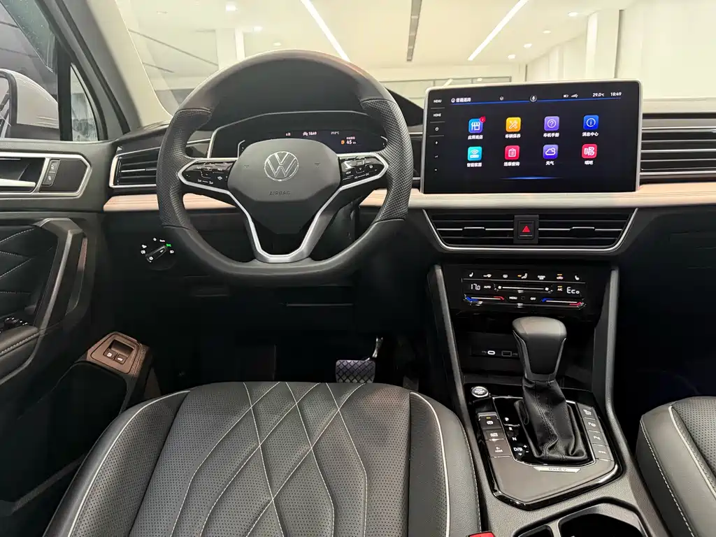 Volkswagen Tiguan L PHEV — миниатюра 6