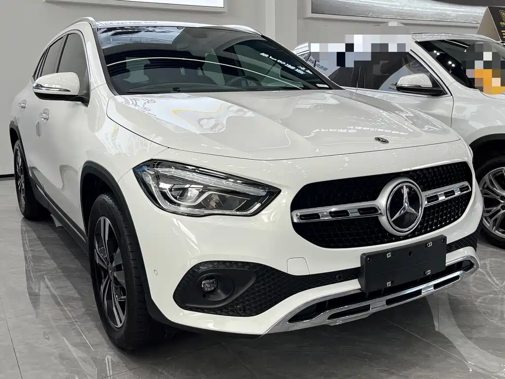 MERCEDES-BENZ GLA