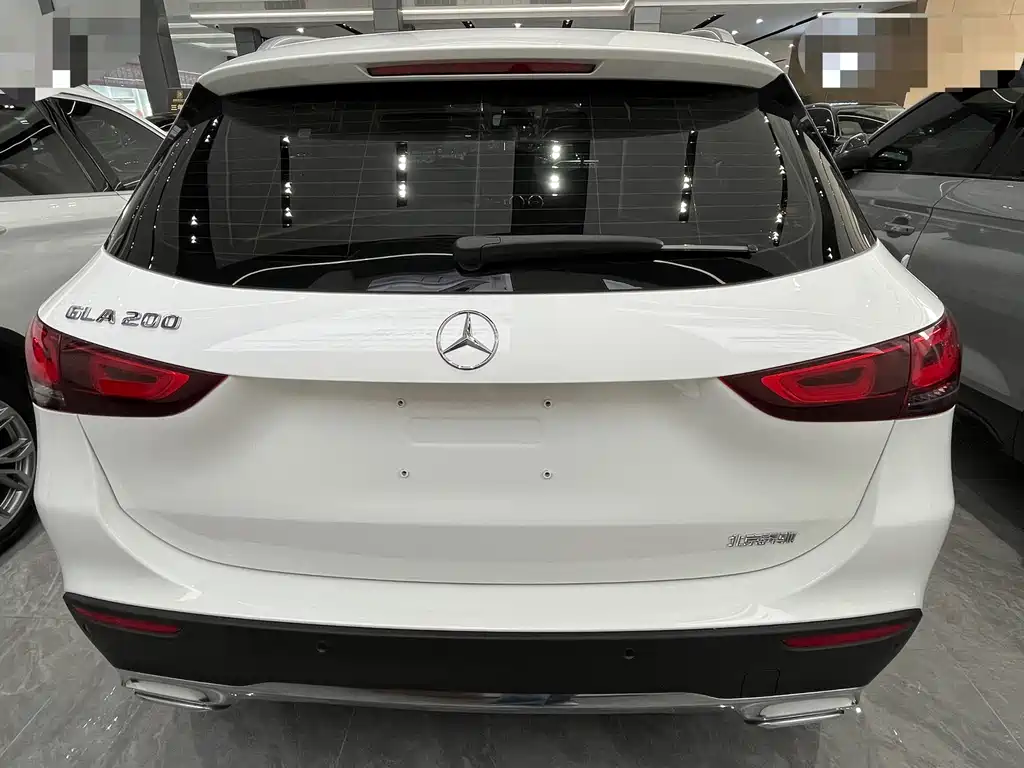 MERCEDES-BENZ GLA