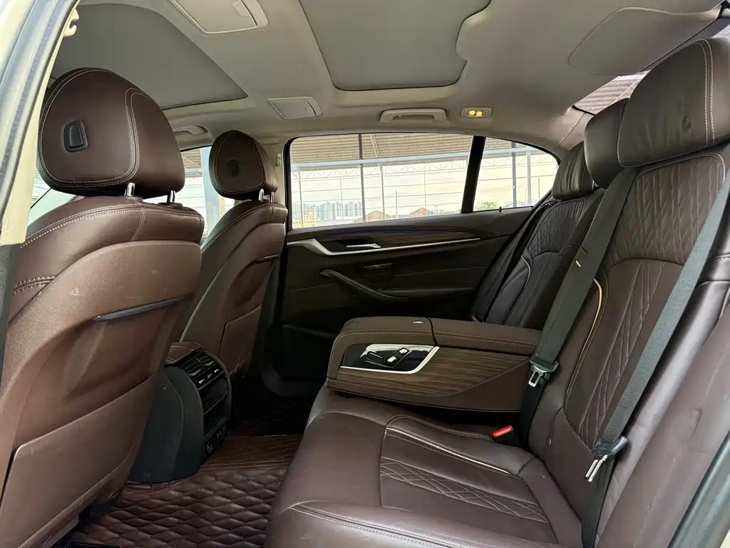 BMW 5 Series New Energy — миниатюра 19