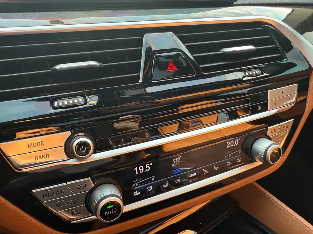 BMW 5 Series — миниатюра 15