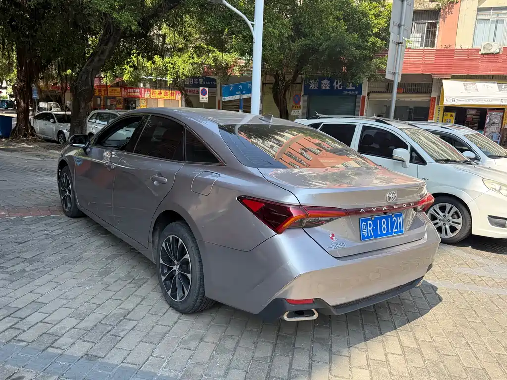 Toyota Avalon — миниатюра 6