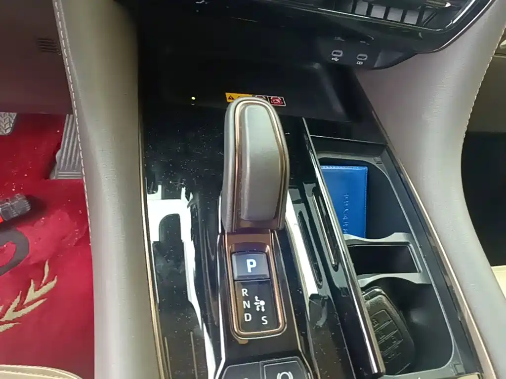 Toyota Alphard — миниатюра 14