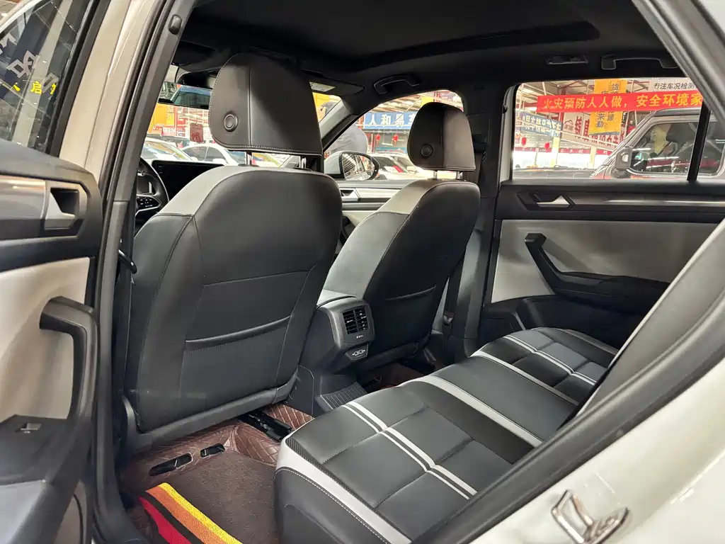 Volkswagen T-Roc — миниатюра 11