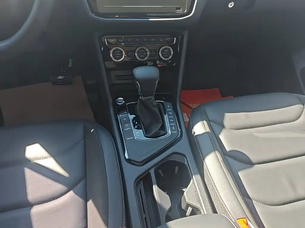 Volkswagen Tiguan L — миниатюра 14