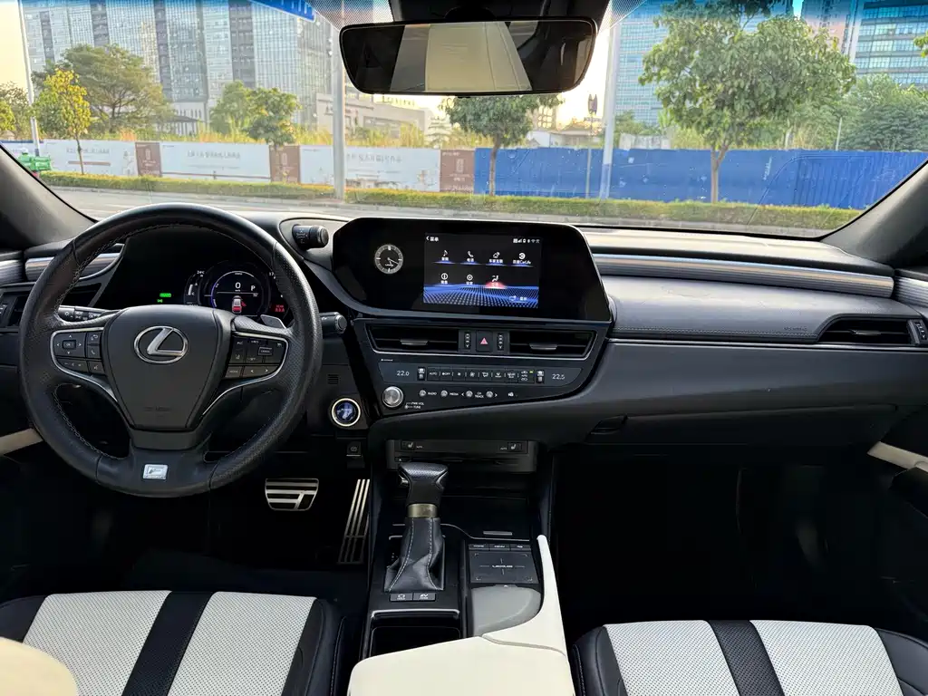 Lexus ES — миниатюра 11
