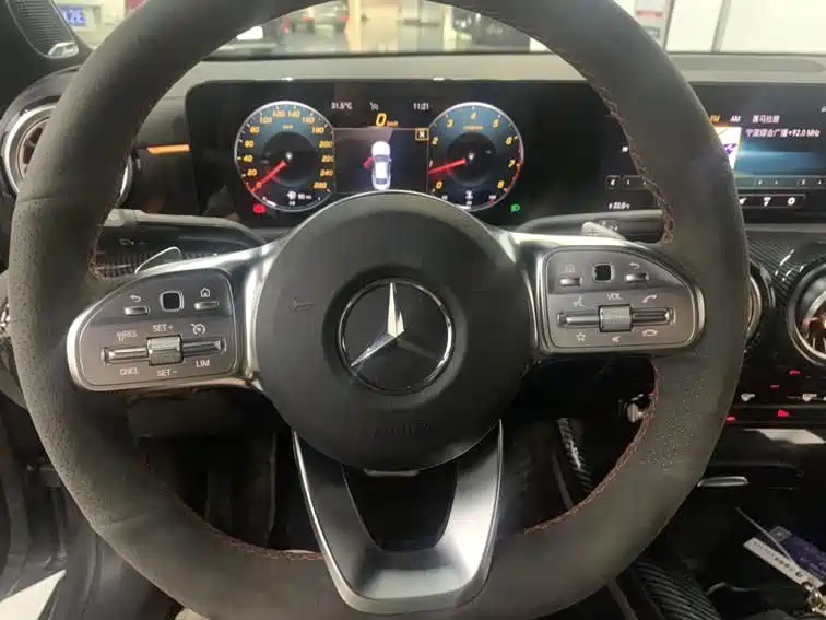 MERCEDES-BENZ CLA