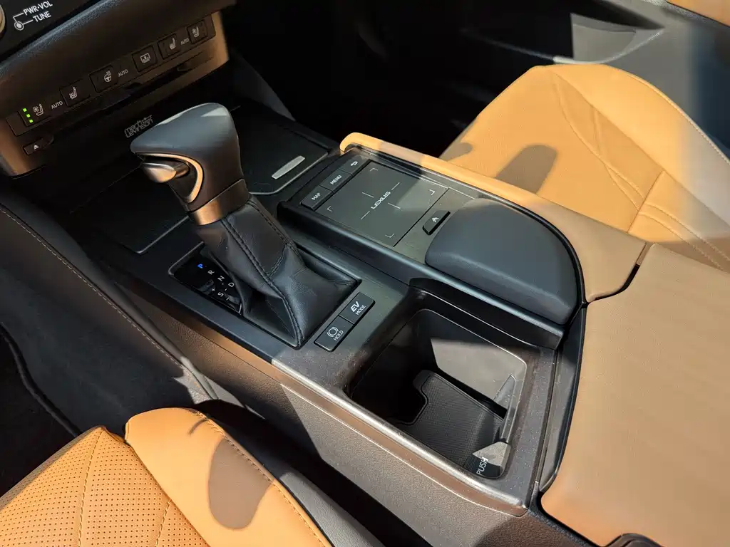 Lexus ES — миниатюра 15