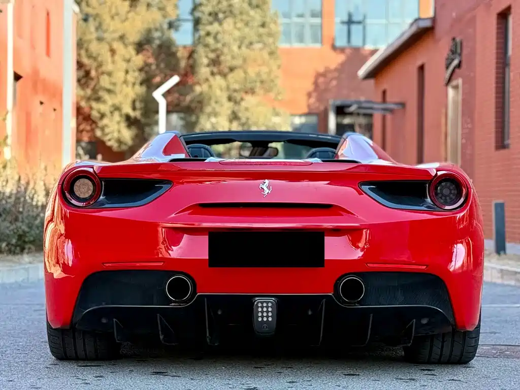 FERRARI 488