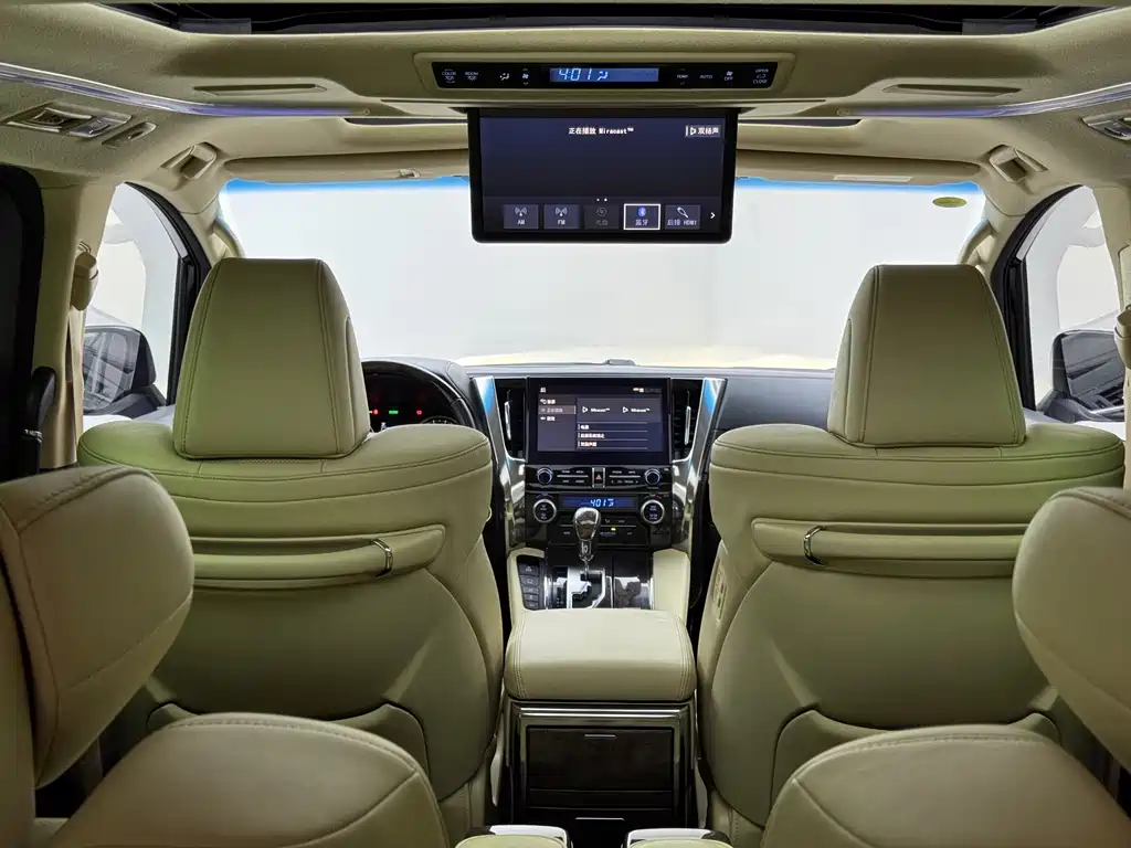 Toyota Alphard — миниатюра 9