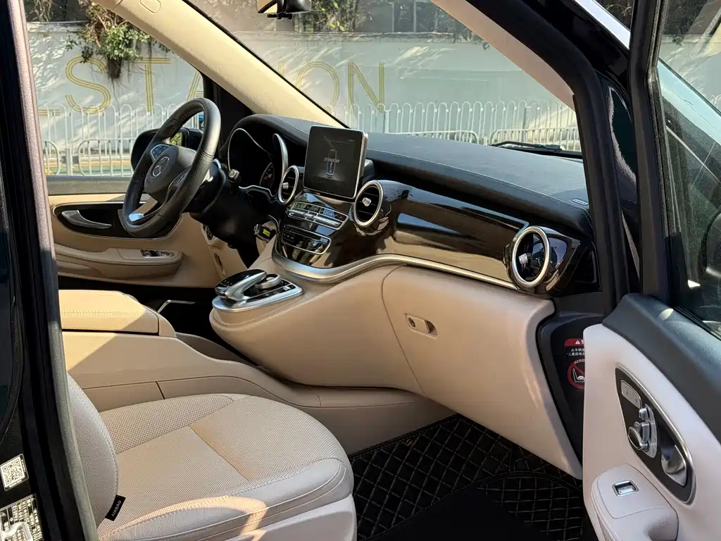 MERCEDES-BENZ V CLASS