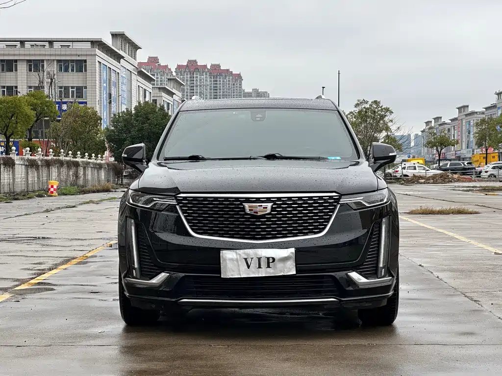 CADILLAC XT6