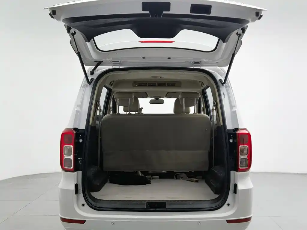 Wuling Hongguang — миниатюра 16