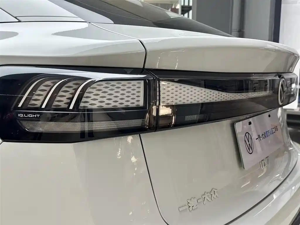 VOLKSWAGEN ID.7 VIZZION