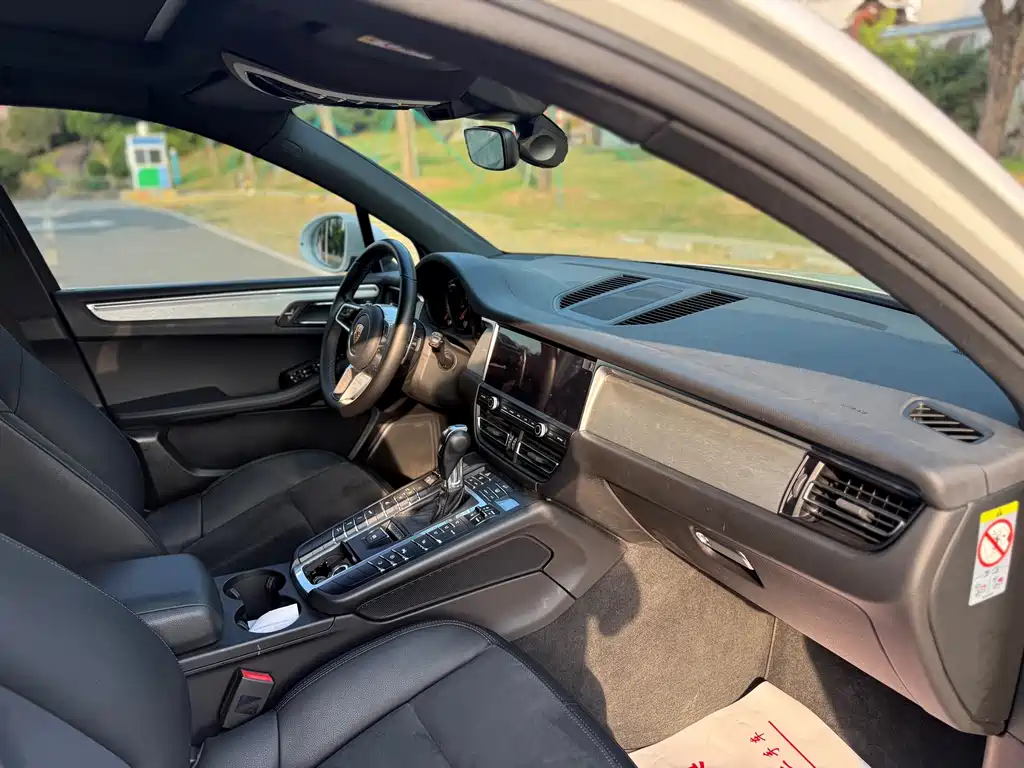 Porsche Macan — миниатюра 9
