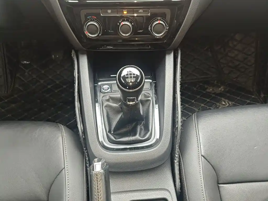 Volkswagen Sagitar — миниатюра 10