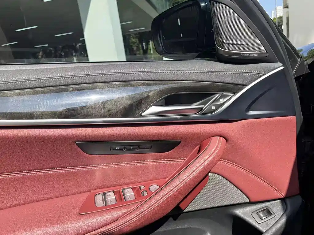BMW 5 Series — миниатюра 15