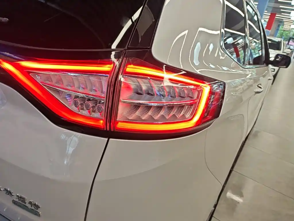 Ford Edge — миниатюра 8