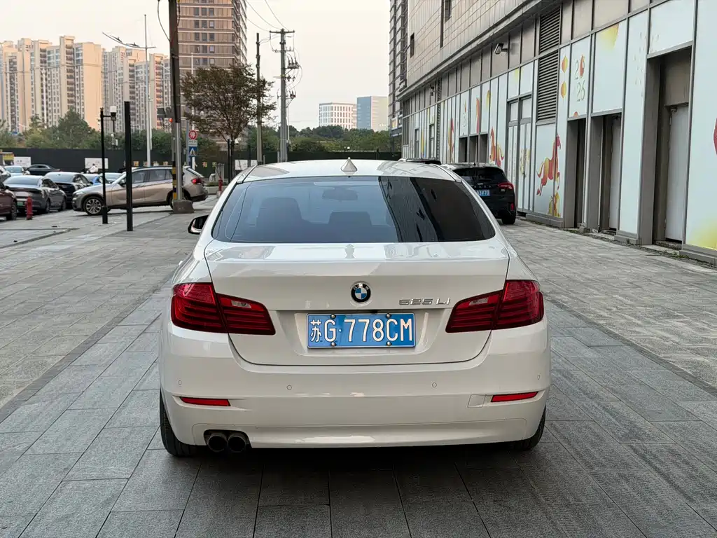 BMW 5 Series — миниатюра 14