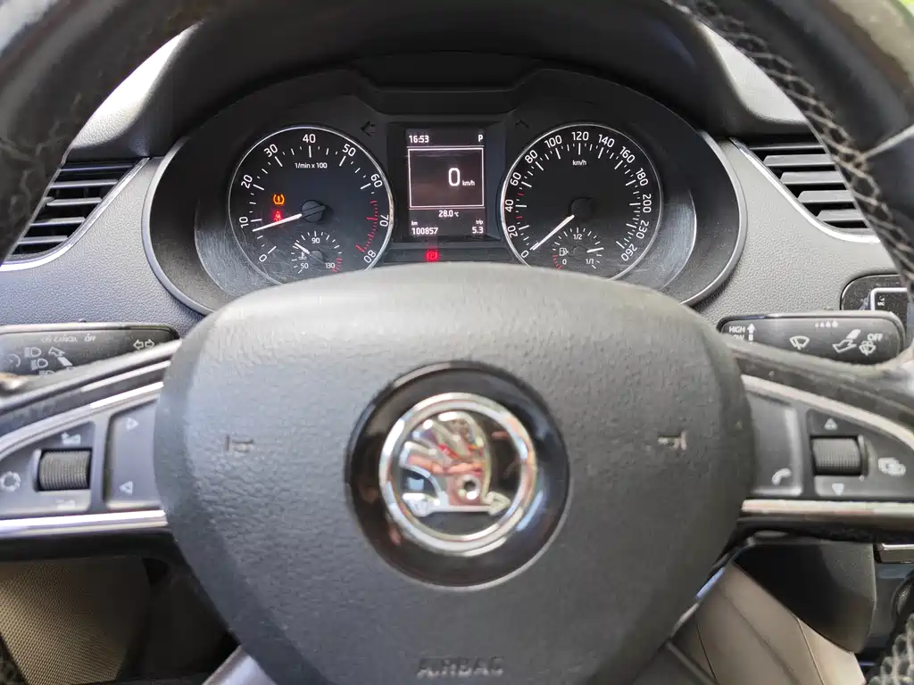 Skoda Octavia 2015 1.6L AT