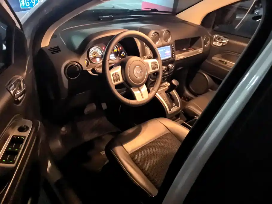 Jeep Compass (Import) — миниатюра 9