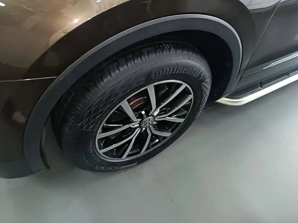 Volkswagen Tiguan L — миниатюра 23