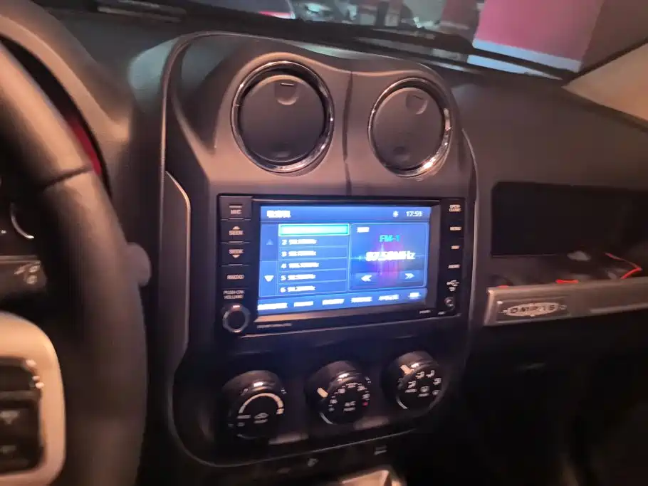 Jeep Compass (Import) — миниатюра 13