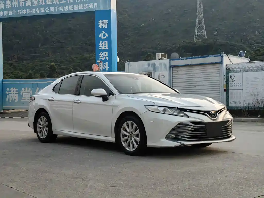 Toyota Camry 2019 2.0G Luxury V