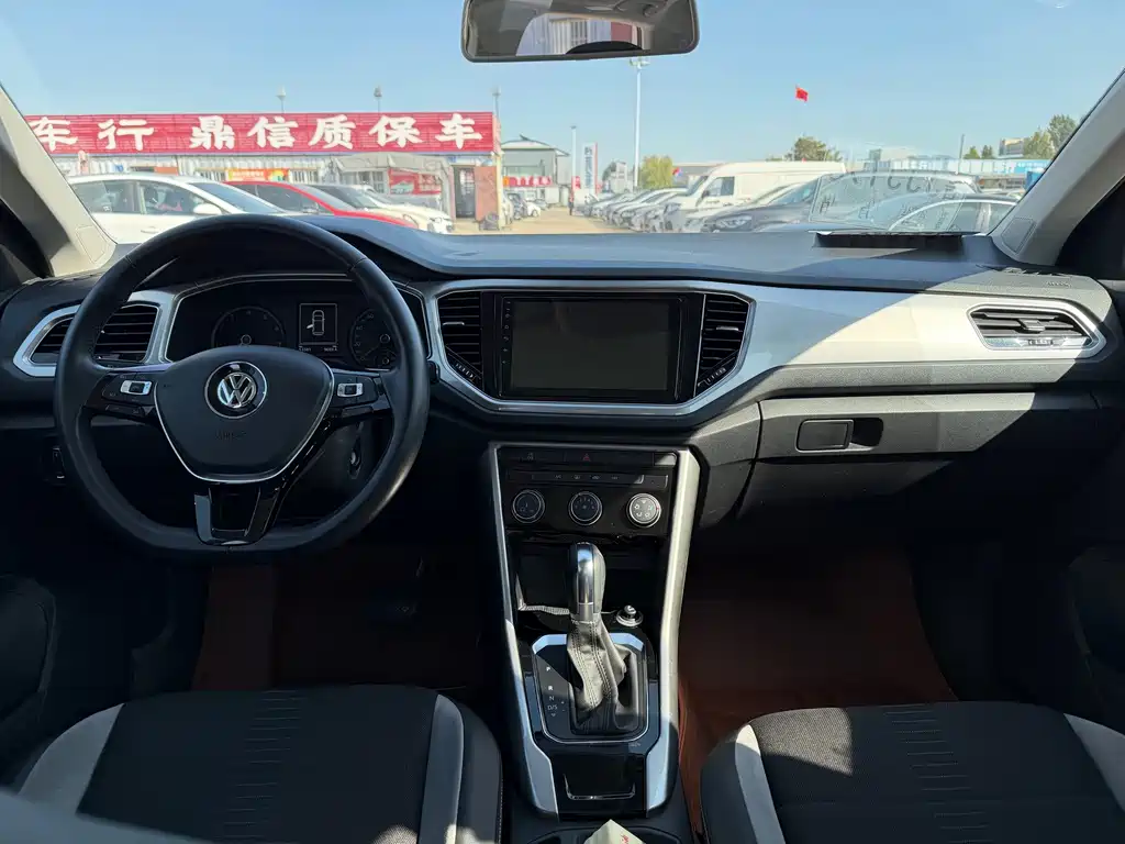 Volkswagen T-Roc - фото 9