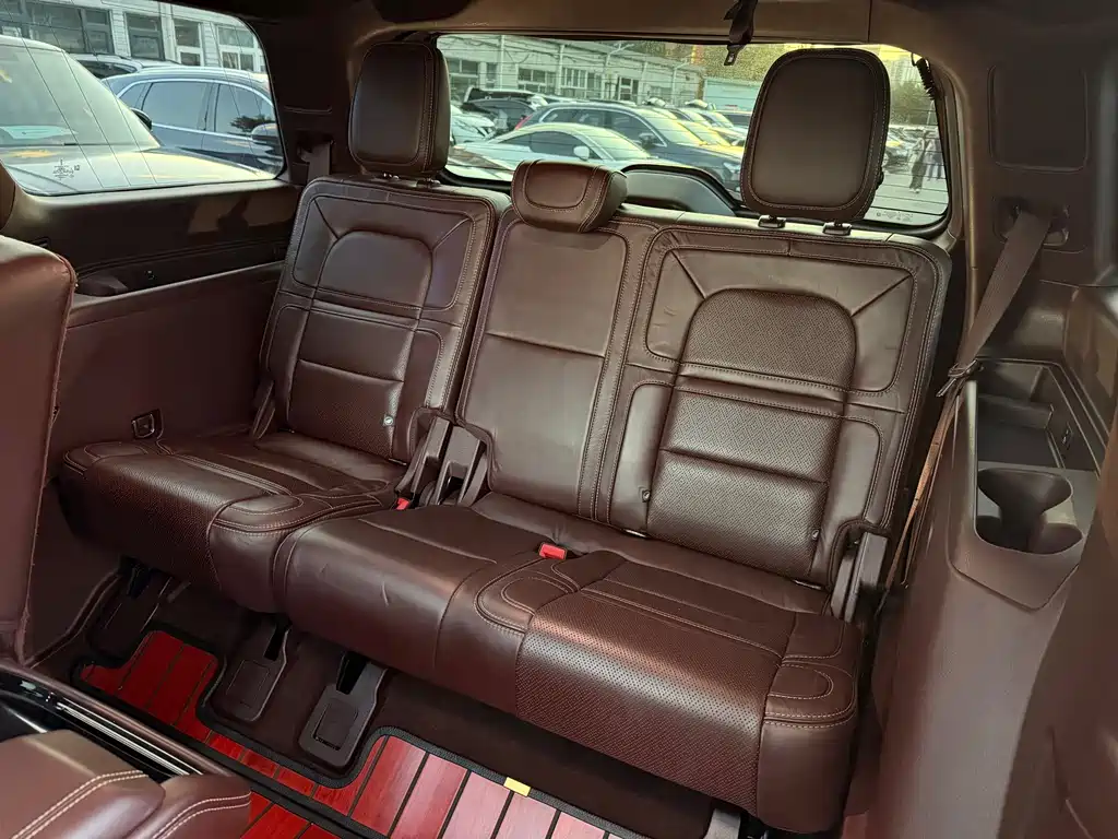 Lincoln Navigator — миниатюра 17