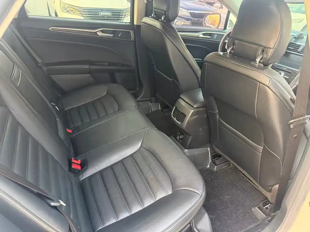 Ford Mondeo — миниатюра 9