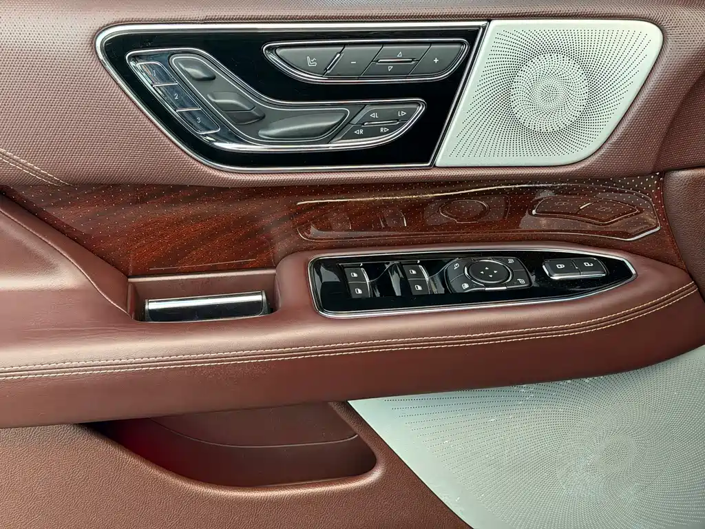 Lincoln Navigator — миниатюра 14