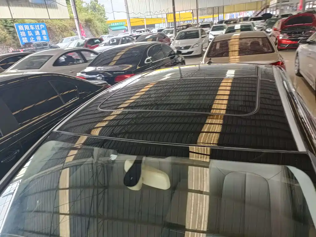 ZOTYE  Z700