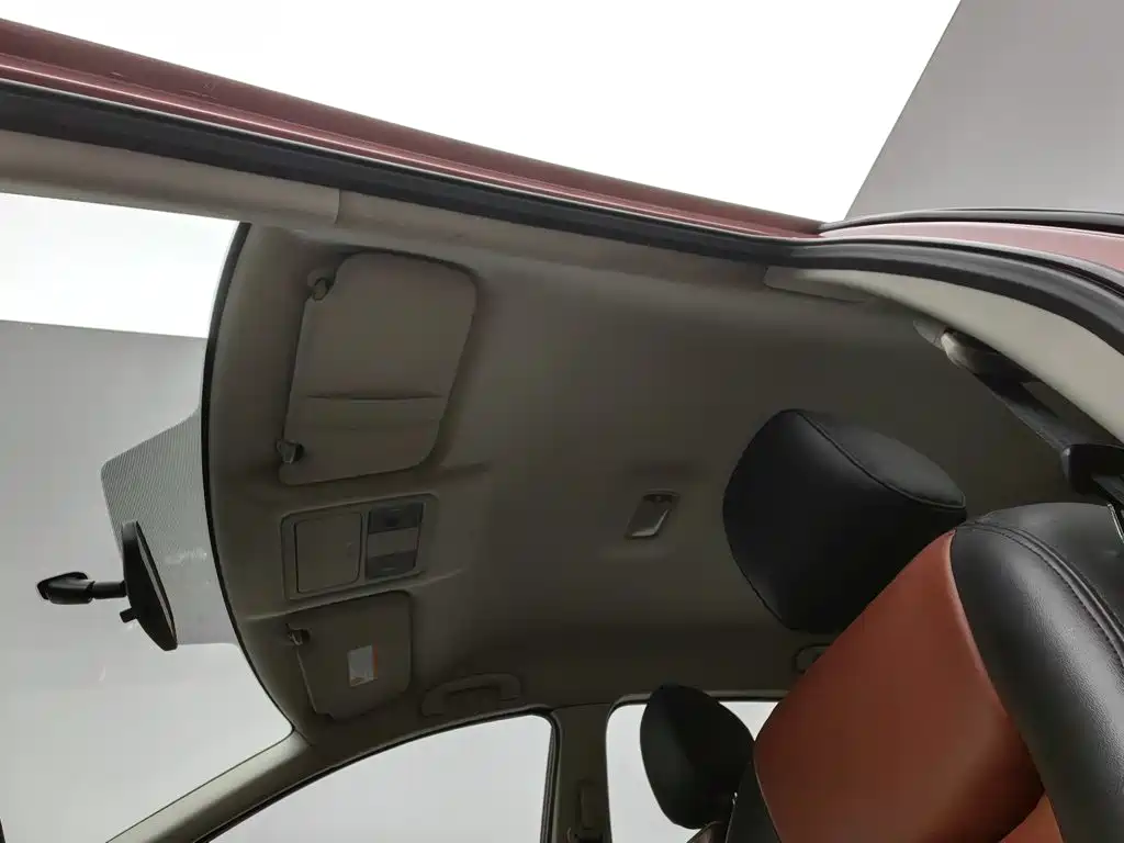 Nissan Tiida — миниатюра 14