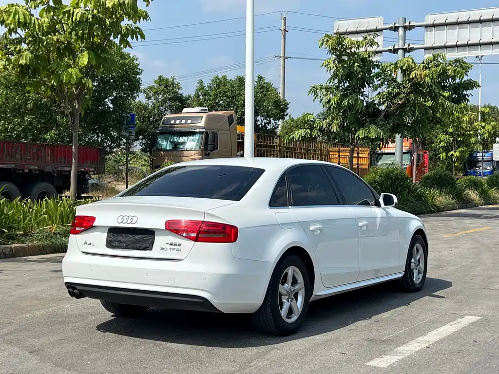 Audi A4L — миниатюра 4