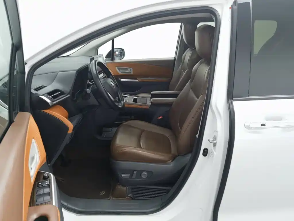 Toyota Granvia — миниатюра 10
