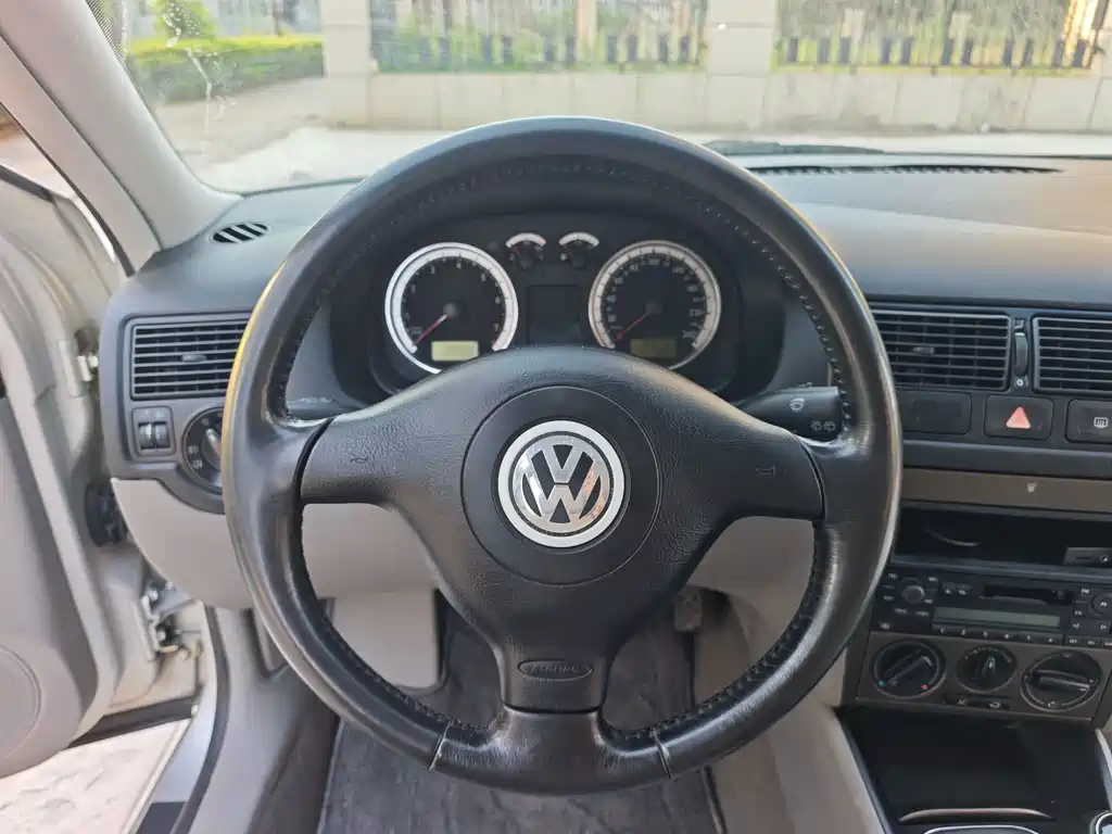 Volkswagen Golf 2004 1.6 MT Comfort