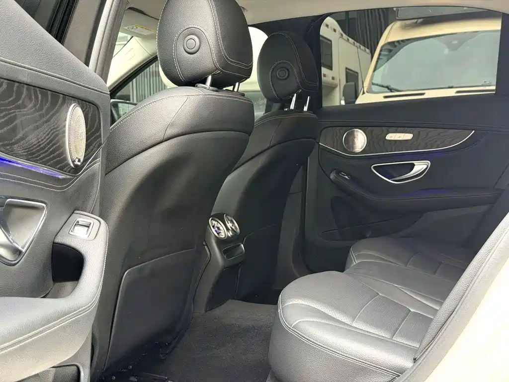 Mercedes-Benz C-Class — миниатюра 4