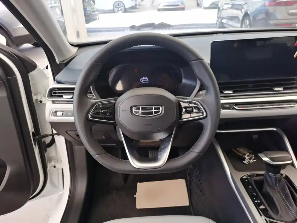 Geely Emgrand — миниатюра 11