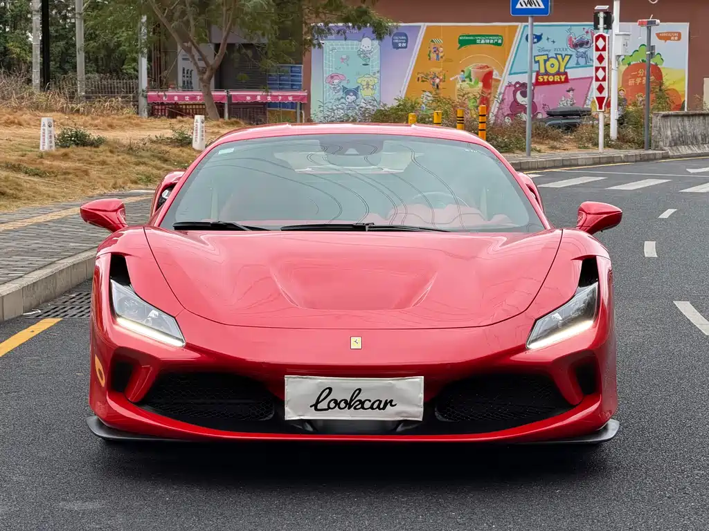 FERRARI F8