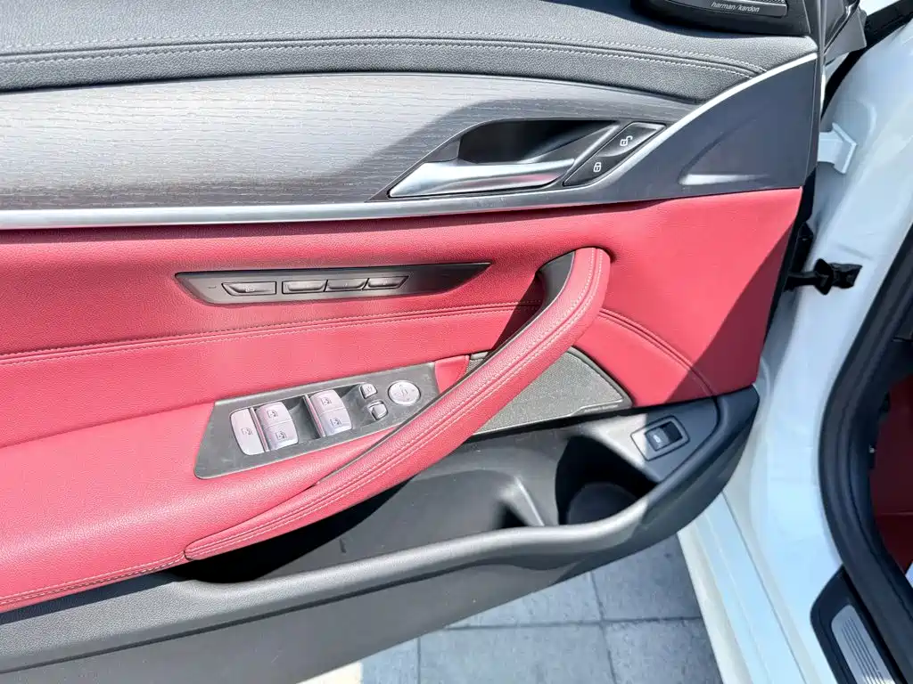 BMW 5 Series — миниатюра 12