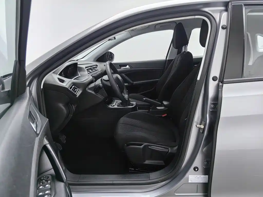 Peugeot 308 — миниатюра 10
