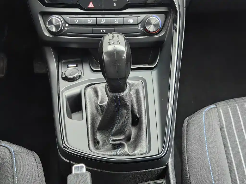 Peugeot 308 — миниатюра 13
