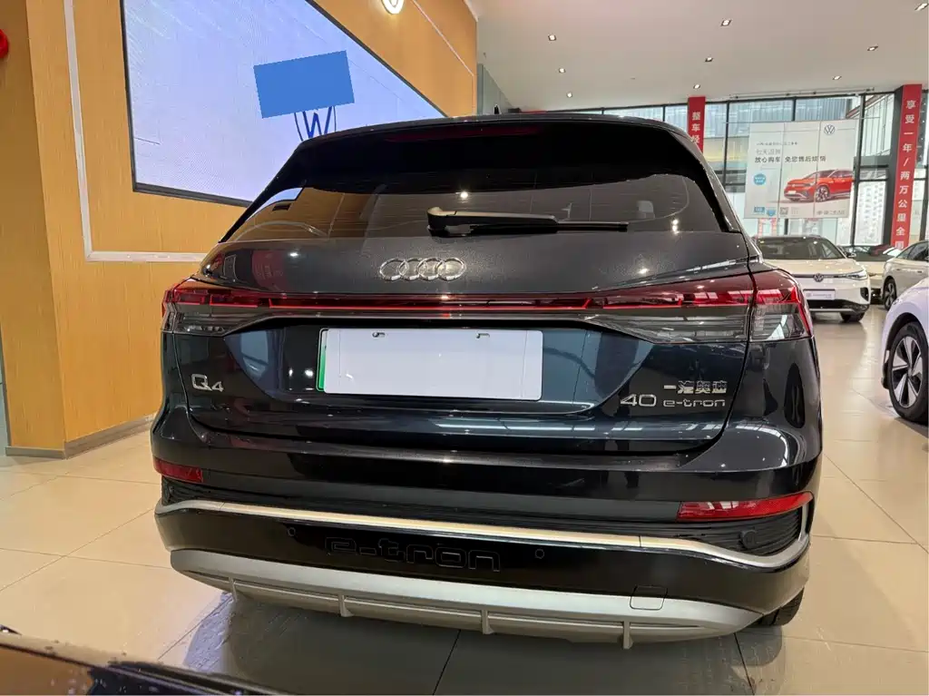 AUDI Q4 E TRON