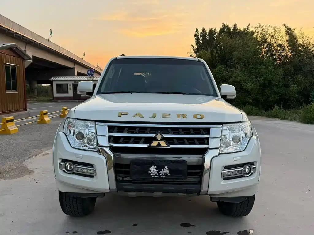 Mitsubishi Pajero (Import) 2018